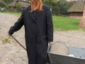 Ludowy teatr amatorski z wykorzystaniem lnu w „ubiorze twarzy” aktorów, kostiumach i motywami lnianymi w scenariuszach sztuczek – „Niezwykłe dzieje lwowskiej firmy Kołowrót”, „Krupnik przesolony”.