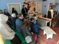 Drukowanie płócien lnianych za pomocą drewnianych matryc.