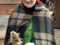 Obróbka lnu: międlenie na drewnianej międlicy i na międlarce korbowej, czesanie lnu na szczotce, przygotowanie włókna do przędzenia.