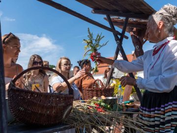 Miniaturka artykułu Odpust na Matki Boskiej Zielnej i Festyn miodowo-ziołowy