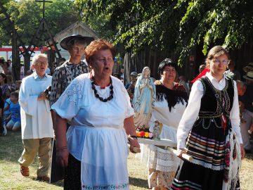 Miniaturka artykułu Odpust na Matki Boskiej Zielnej i Festyn miodowo-ziołowy – fotorelacja